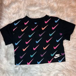 Toddler nike cropped Tee multicolored check’s excellent condition